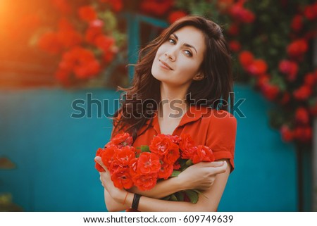 https://supham.qbu.edu.vn/wp-content/uploads/sites/36/2023/04/stock-photo-beautiful-portrait-of-sensual-brunette-woman-holding-red-roses-toned-image-609749639.jpg